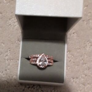 Elegant Rose Gold Teardrop Ring Set